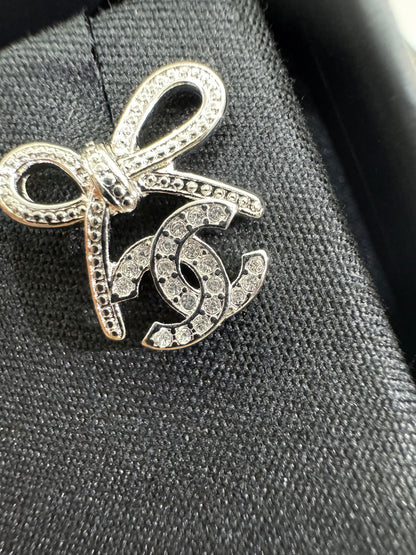 CHANEL 25K 蝴蝶結耳環 銀色