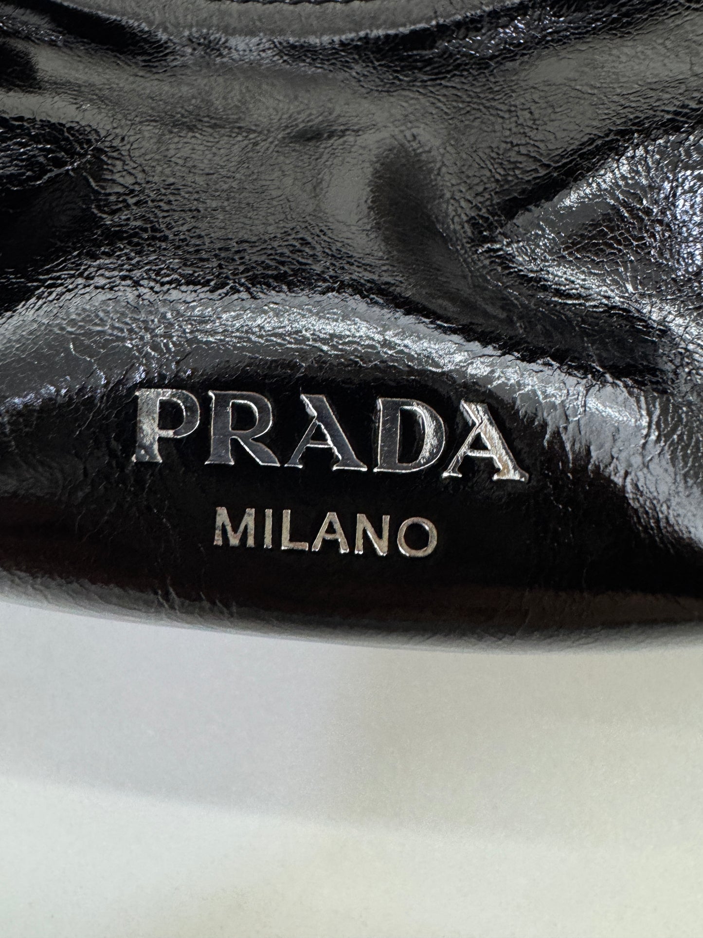 PRADA 油蠟皮飯盒包 黑色
