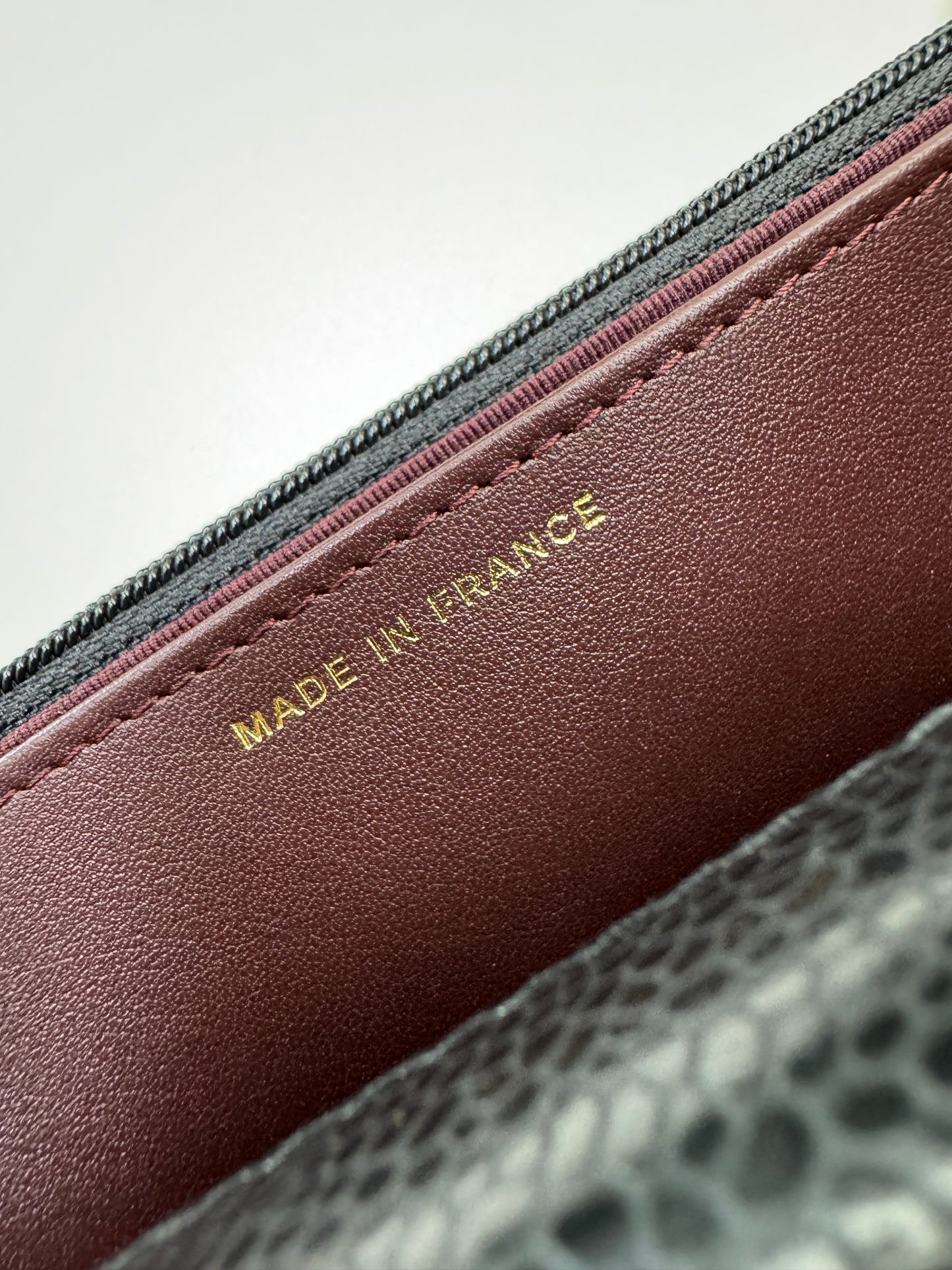 CHANEL Wallet On Chain 黑金牛 新版旋轉扣woc