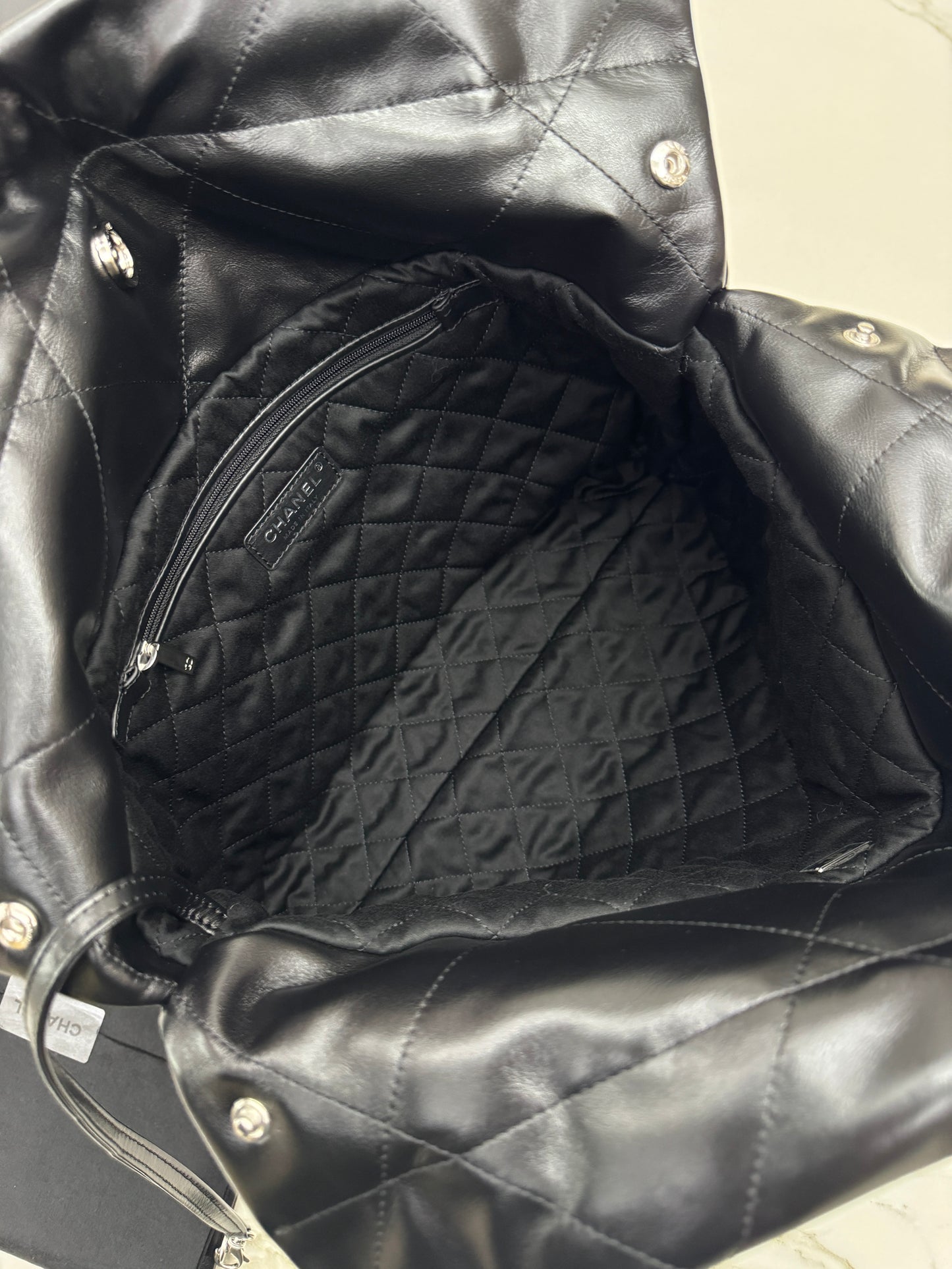 CHANEL 22Bag 黑銀 Medium