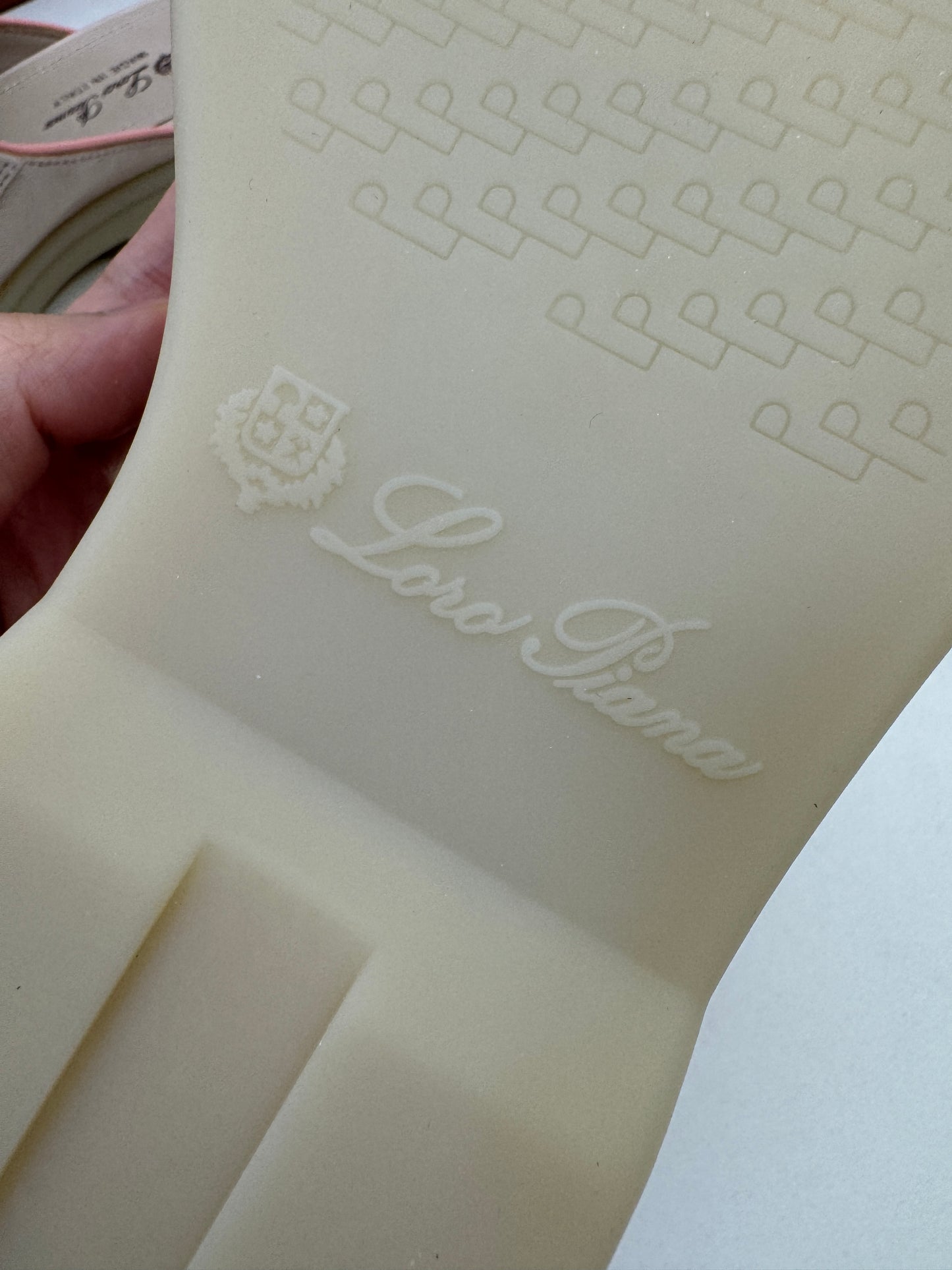 LORO PIANA Babouche Charms Walk Loafer Suede 粉沙色滚邊款
