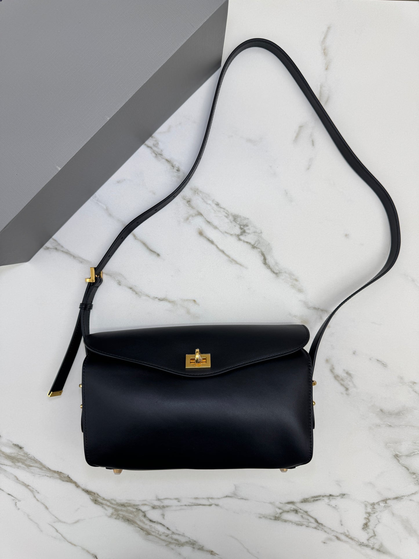 BALENCIAGA Le 7 Hobo