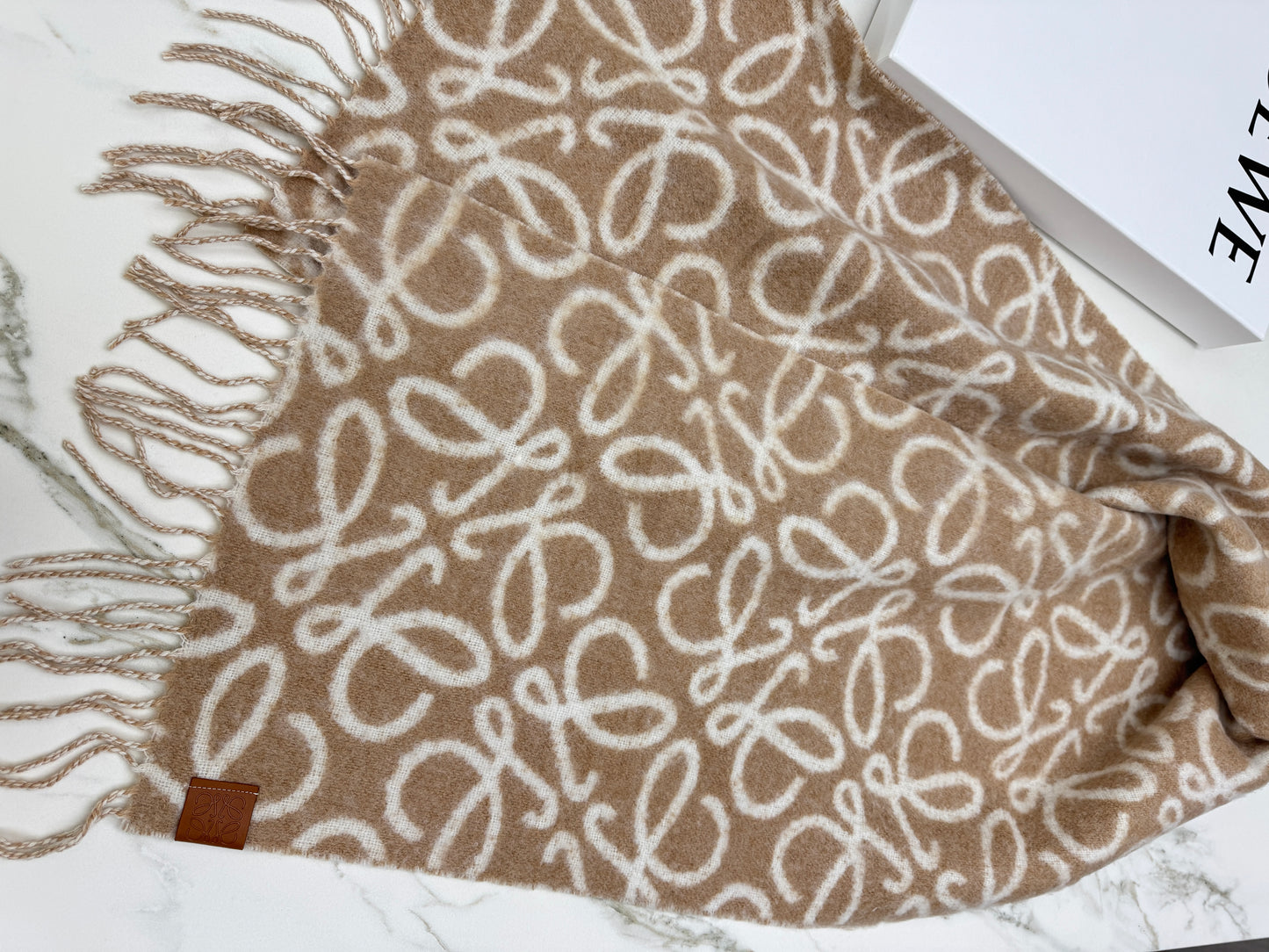 LOEWE 羊駝毛雙面Scarf 奶茶色