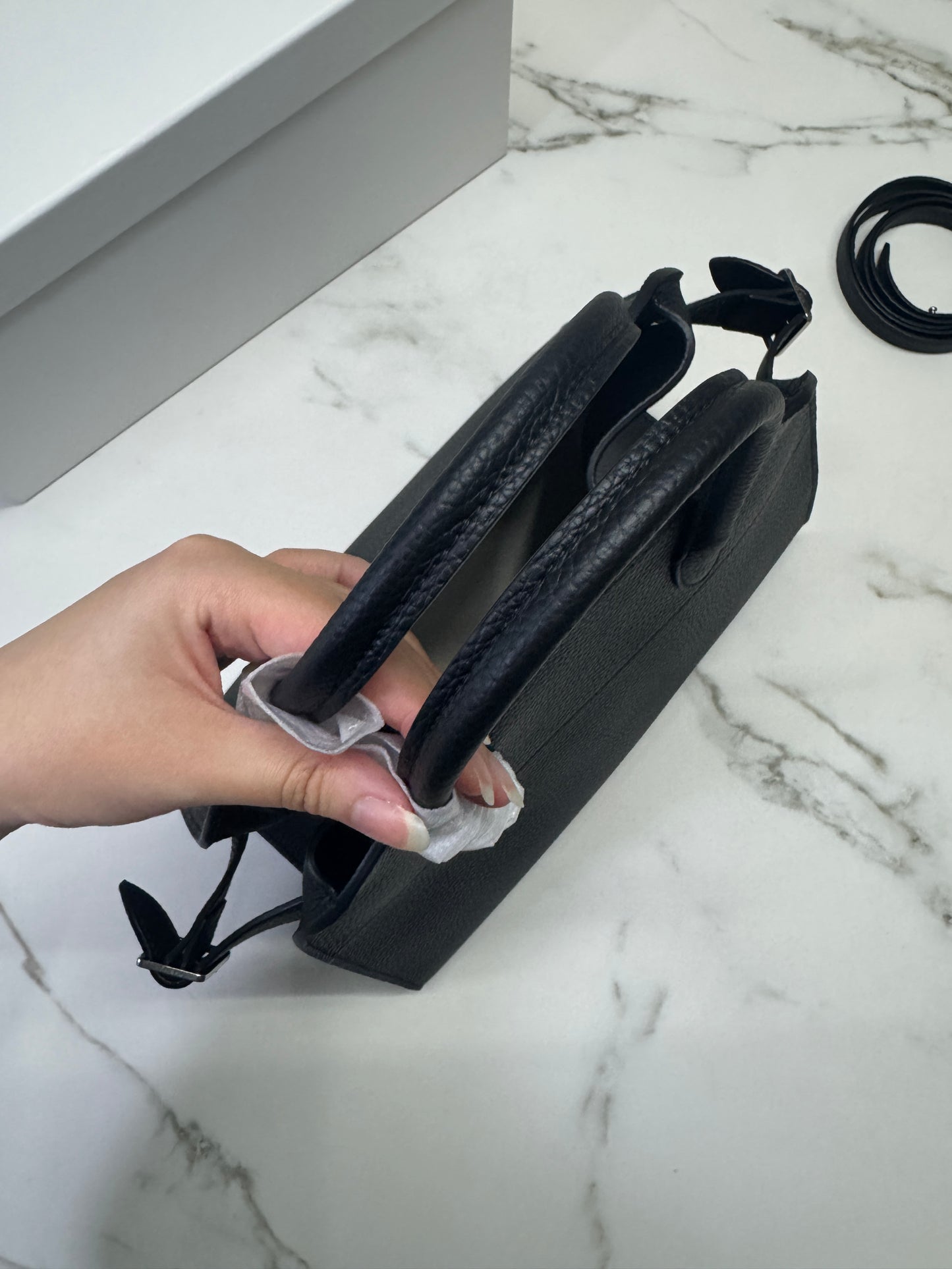 THE ROW Marguax 12 黑銀荔枝紋