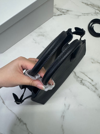 THE ROW Marguax 12 黑銀荔枝紋