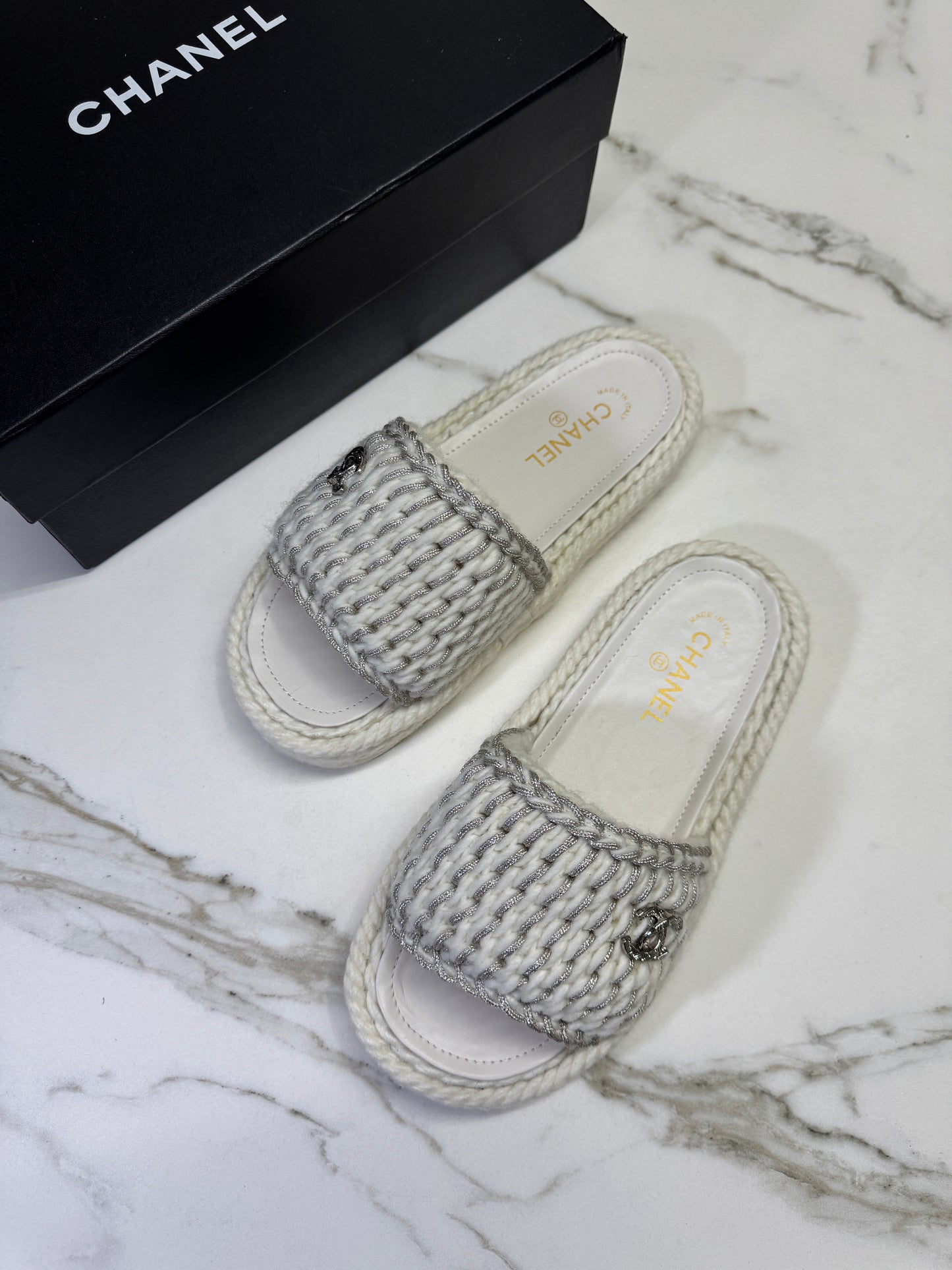 CHANEL 白銀色 厚底拖鞋