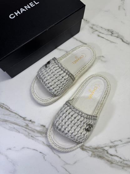 CHANEL 白銀色 厚底拖鞋