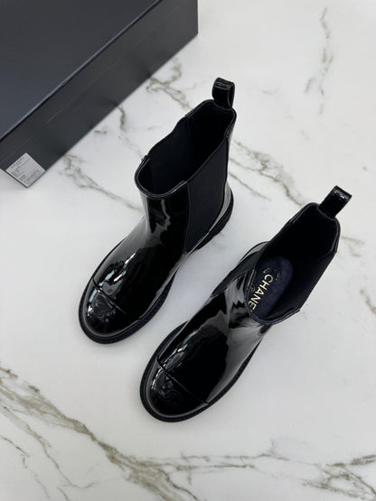 CHANEL 22C Chelsea Boots 漆皮切爾西短靴