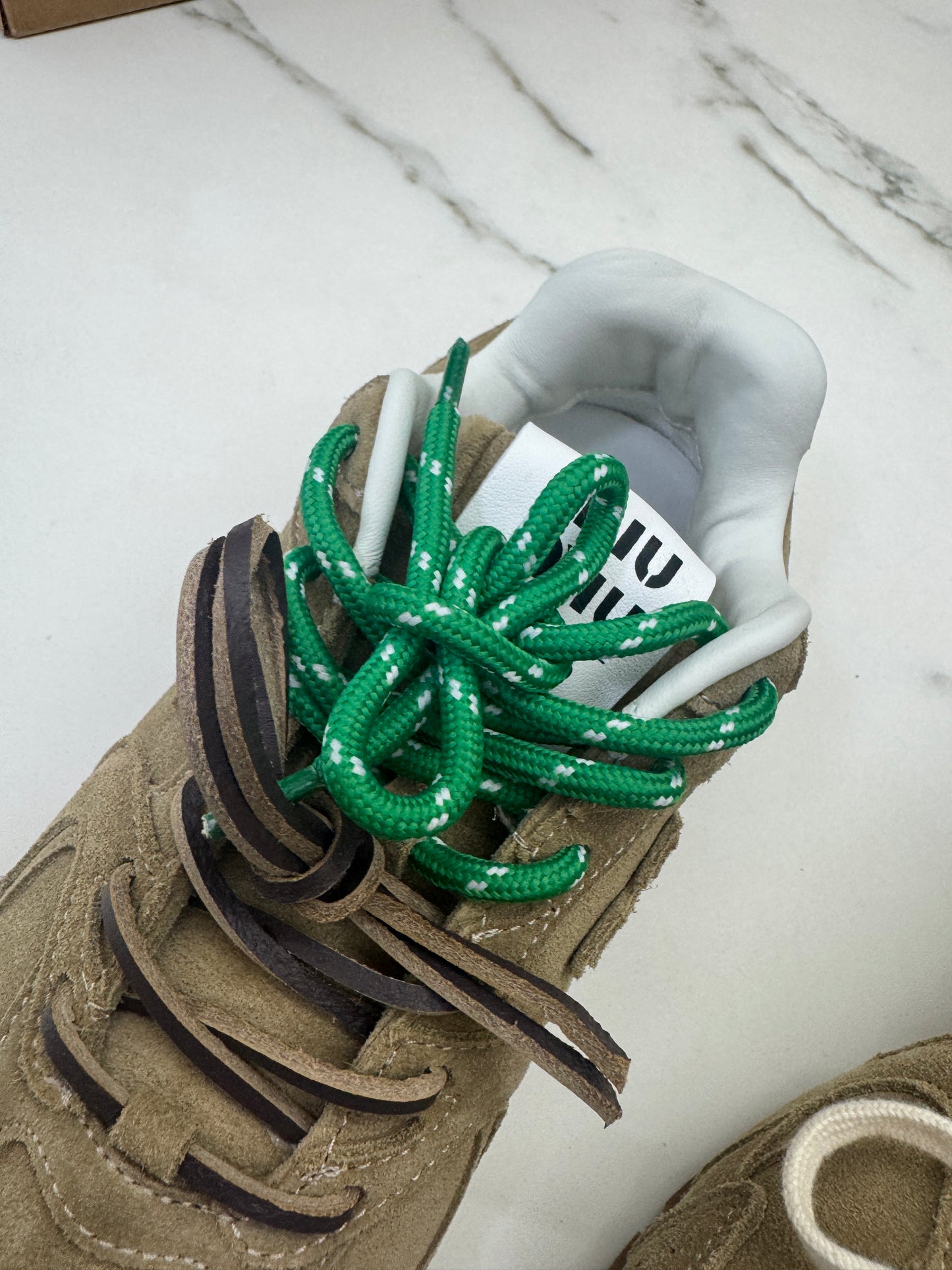 MIU MIU X NB 530 卡其淺棕色運動鞋