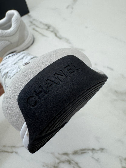 CHANEL 銀白色粗花呢Tweed Sneakers