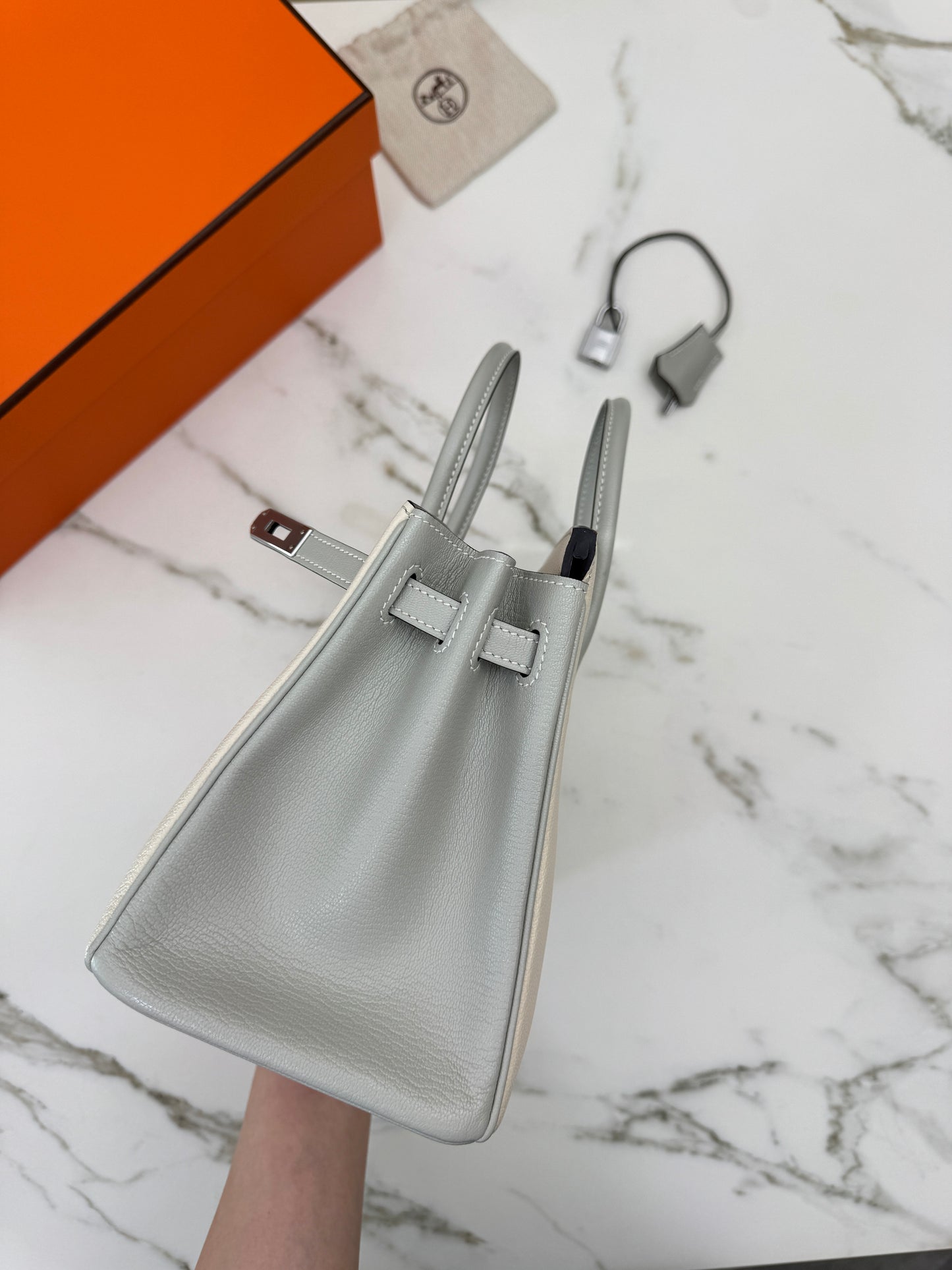 HERMES Birkin 25 SO 奶昔白拼珍珠灰 山羊皮 拉絲銀扣