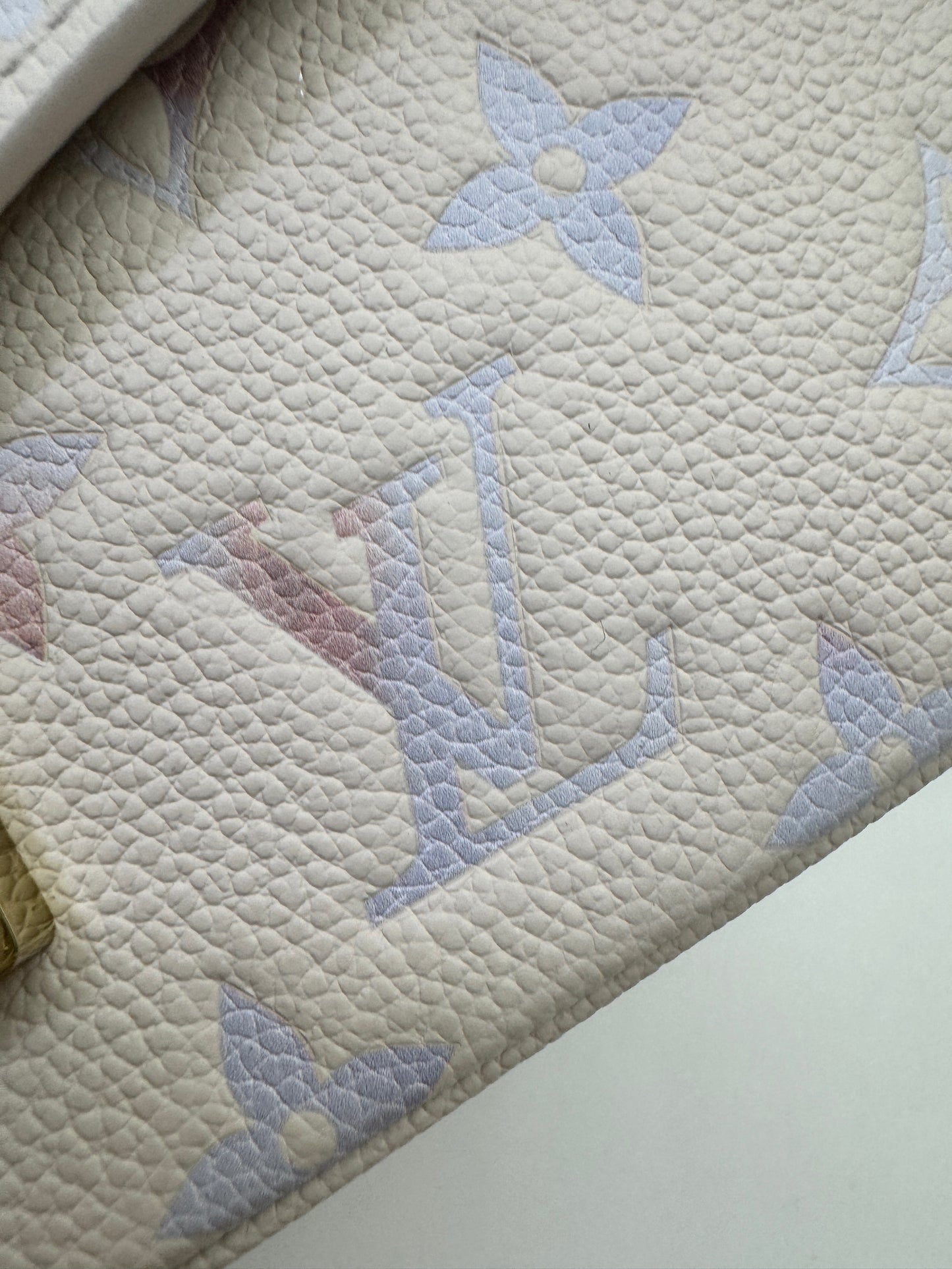 LV Pochette Metis East-West 漸變紫