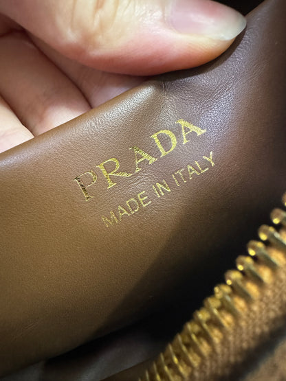 PRADA 半月包 麂皮棕色