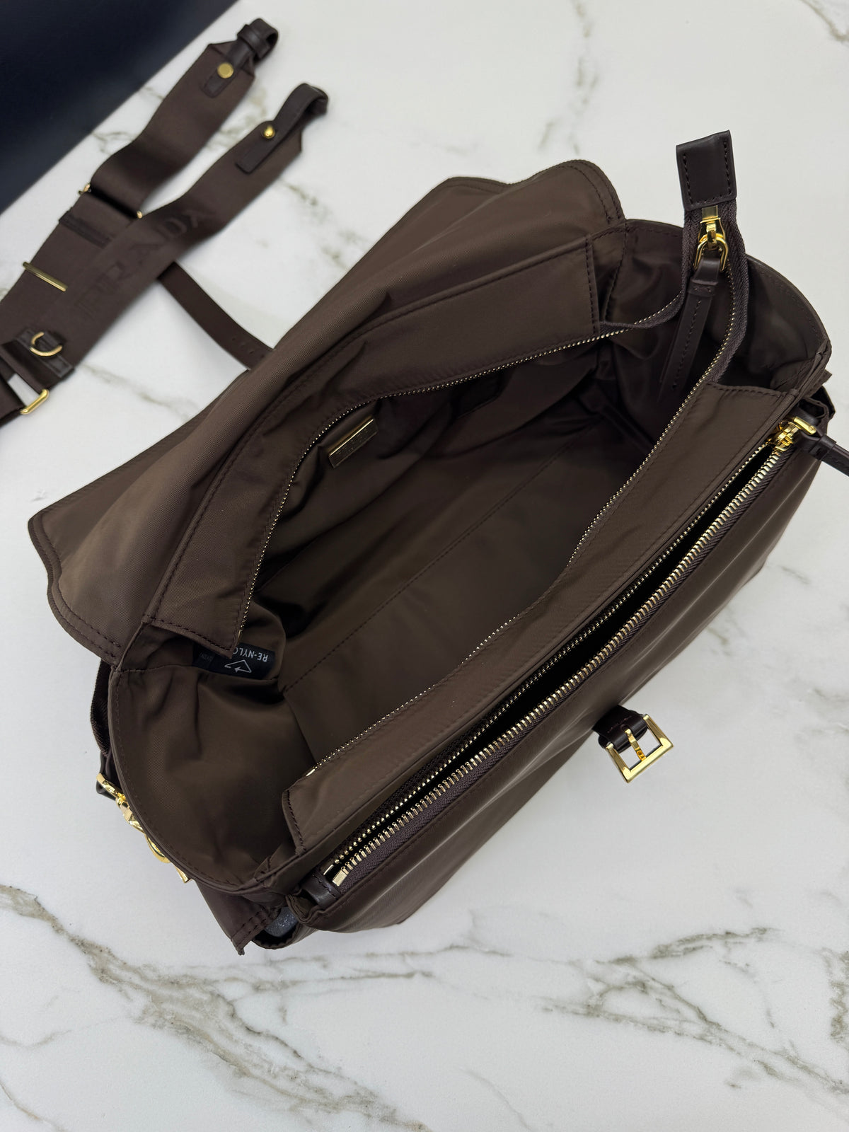 PRADA Re-nylon Explore Large 深棕色