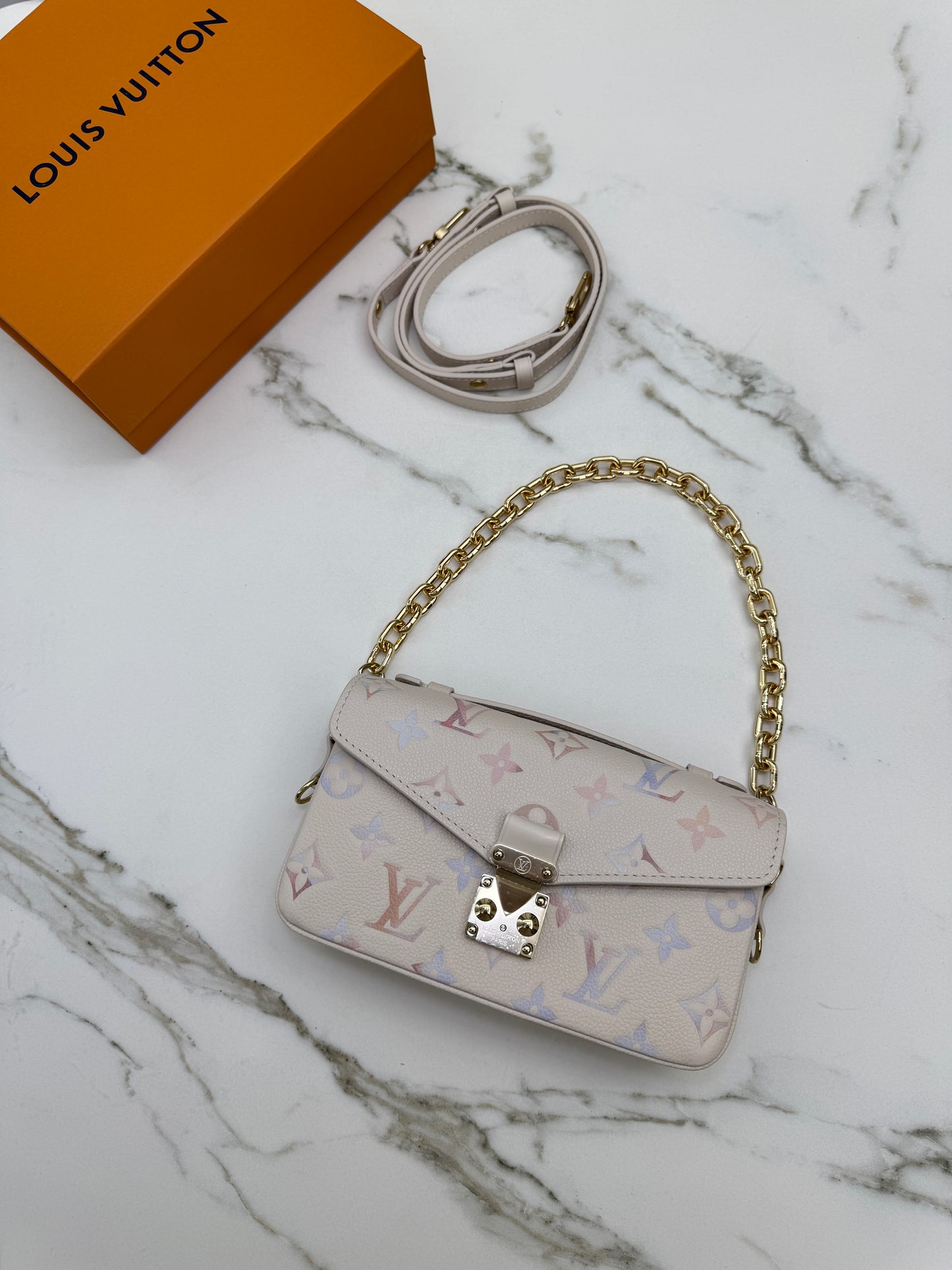 LV Pochette Metis East-West 漸變紫