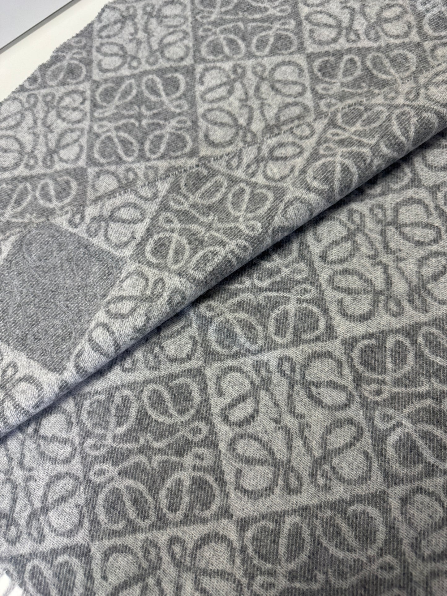LOEWE Scarf 淺灰 3D Logo 180cm