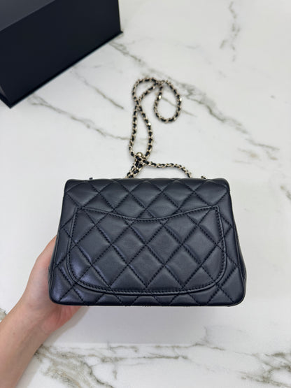 CHANEL 25K 亮面淺金球 Mini CF17 方胖子