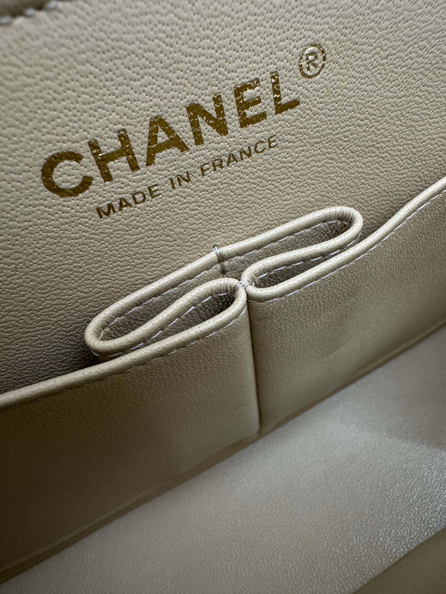 CHANEL CF23 Small 米杏色牛皮金扣 Beige Caviar Calfskin GHW