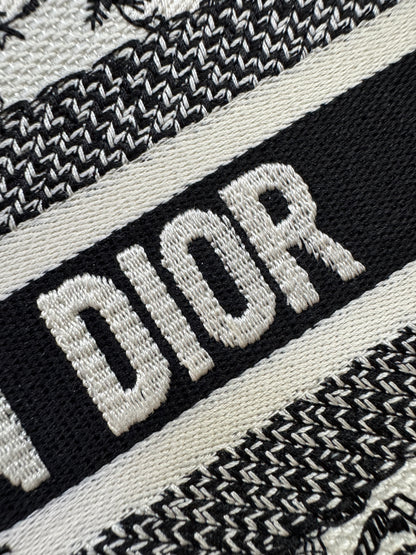 DIOR Book Tote Small 星座系列