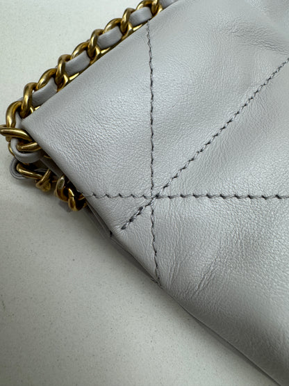 CHANEL Mini 22 Bag 25P淺灰色 新版磁吸扣