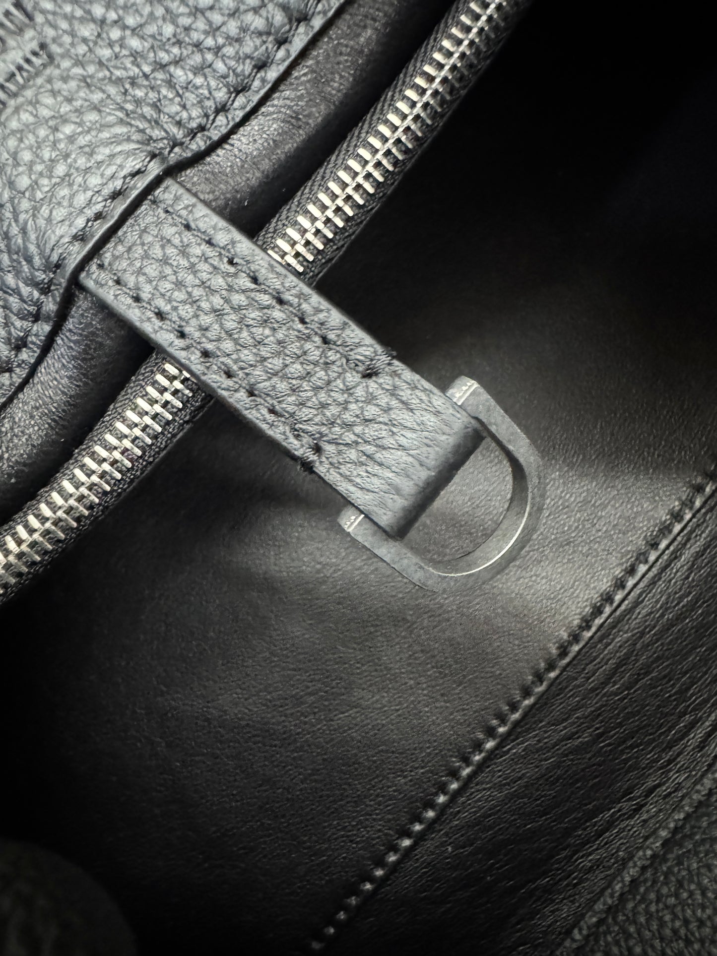 THE ROW Shoulder Marguax 12 黑色荔枝紋 Black Grained Calfskin