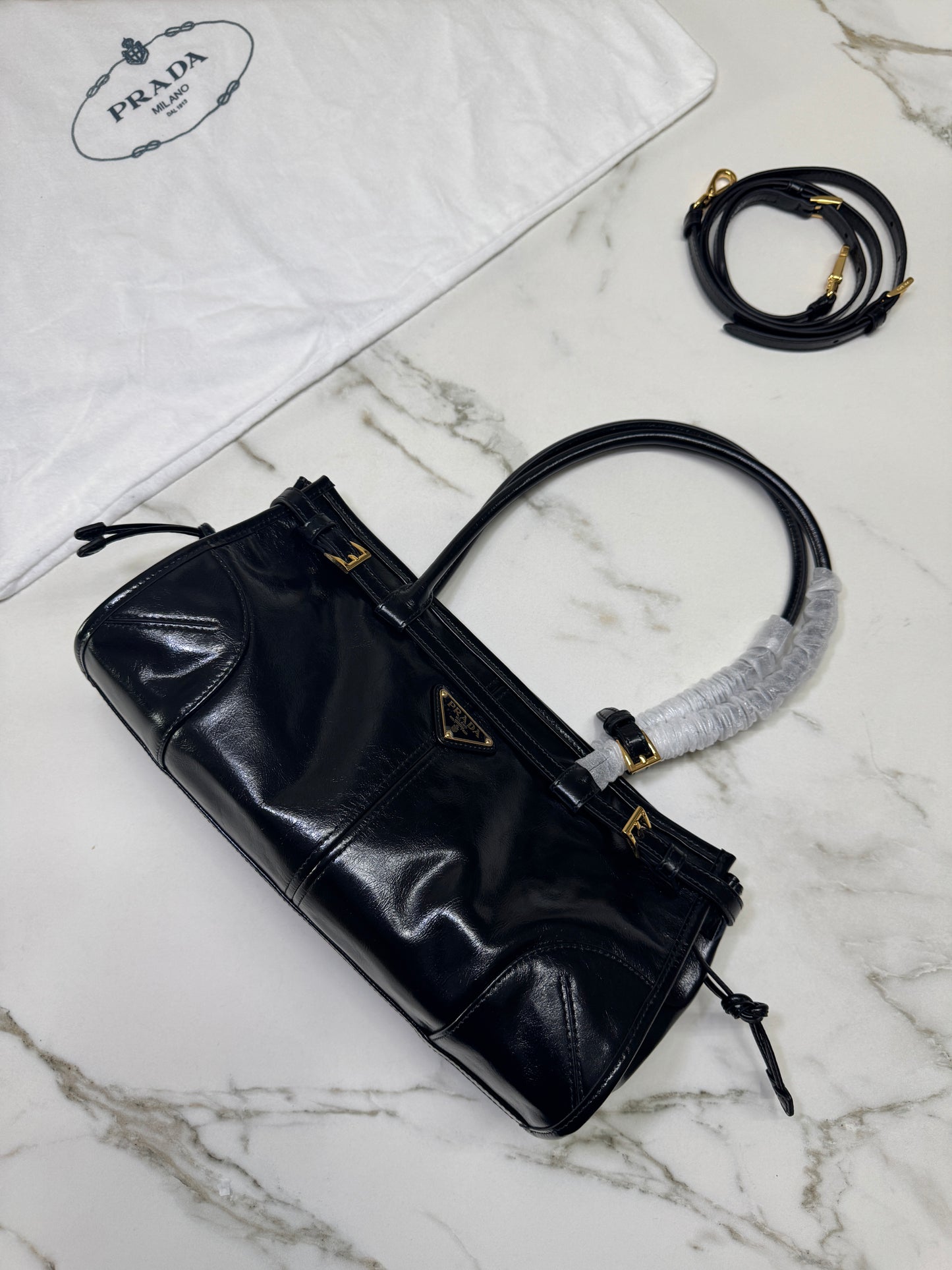 PRADA Soft Lux 中號 黑色