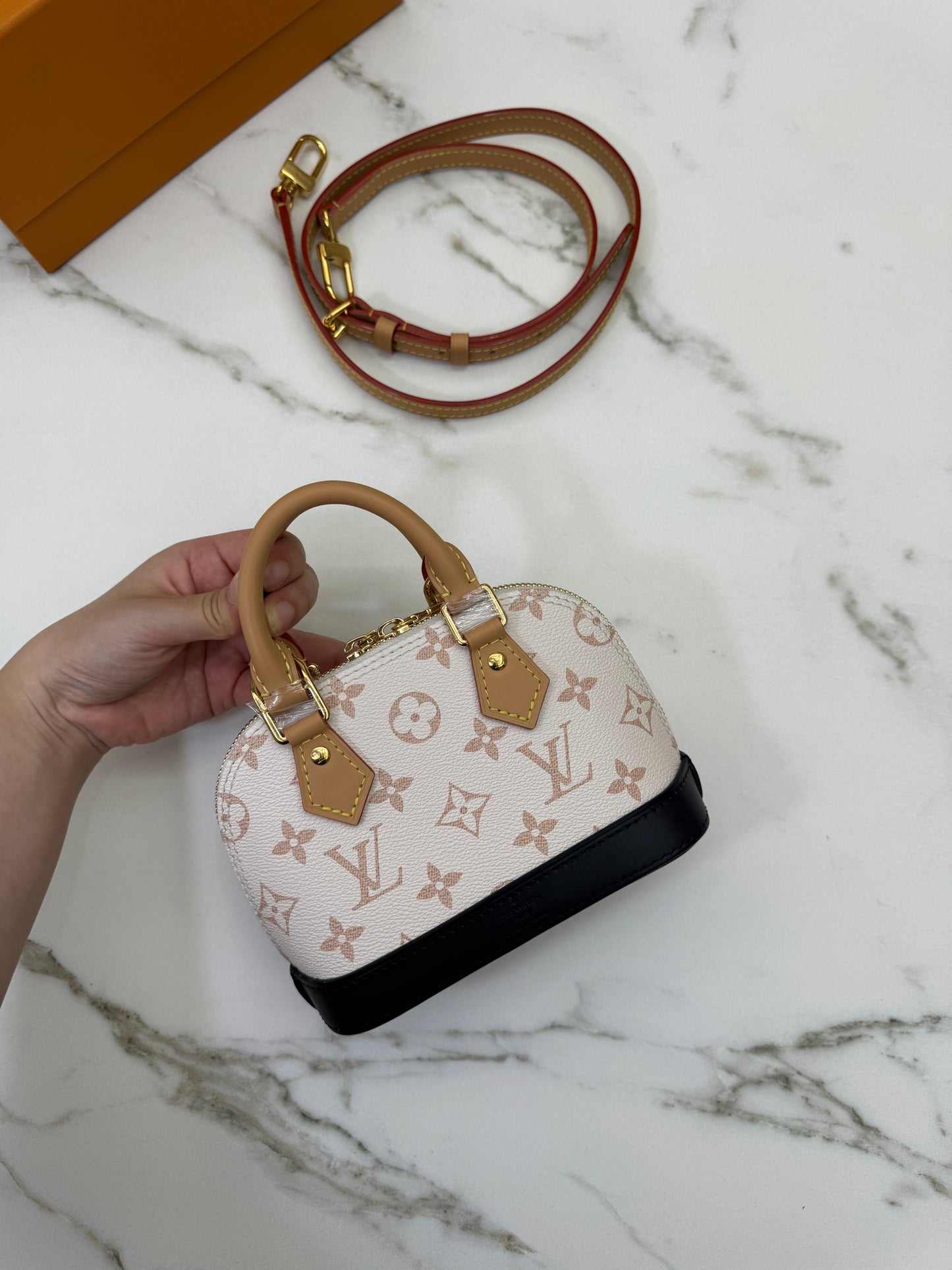 LV Nano Alma 沙丘色