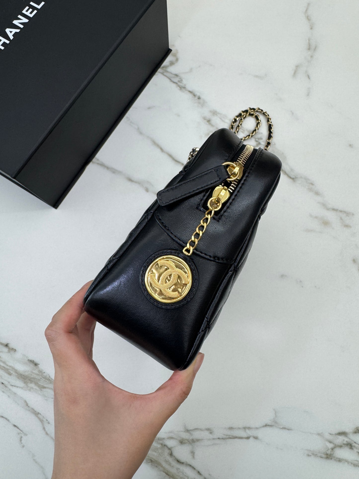 CHANEL 24K 金幣相機包 Medium