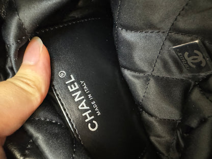 CHANEL mini 22 so black