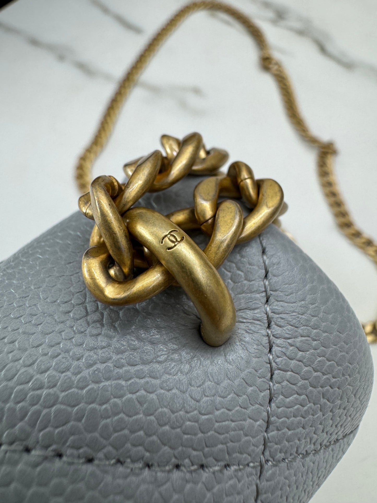 CHANEL 愛心金球 灰色 Mini Flap Bag 20cm