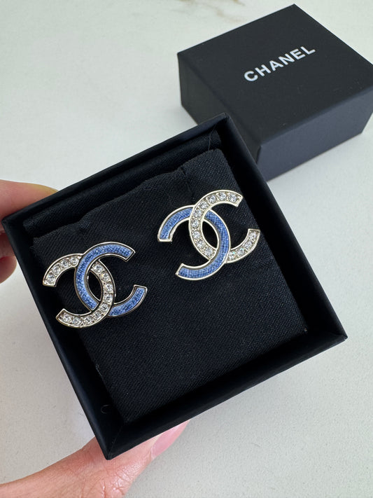 CHANEL 26C 牛仔藍拼鑽耳環