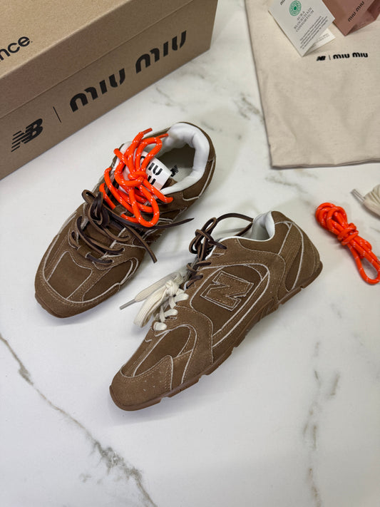 MIU MIU x NEW BALANCE 棕色猄皮軟底運動鞋