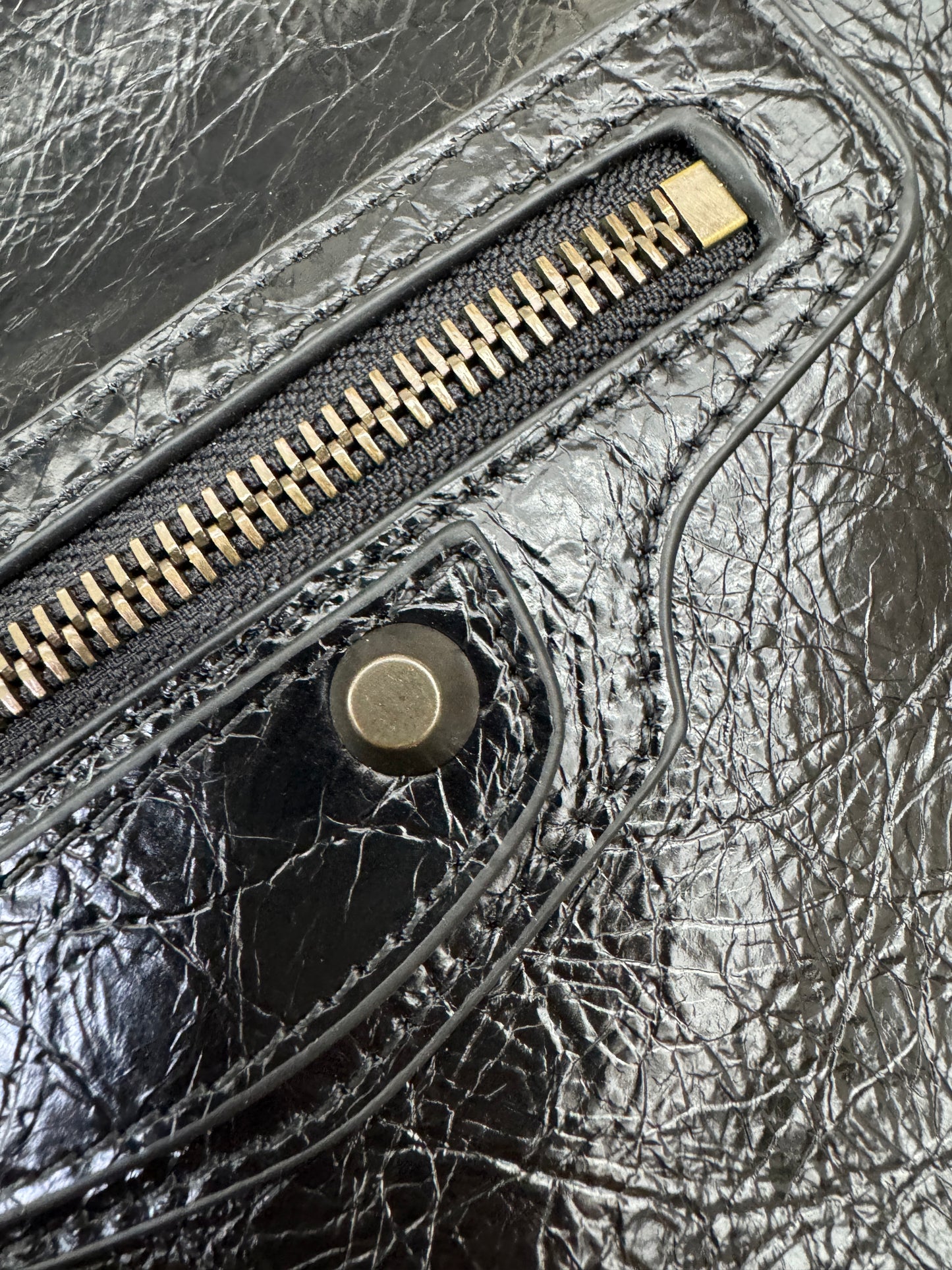 BALENCIAGA Le City Hobo 黑色油蠟皮