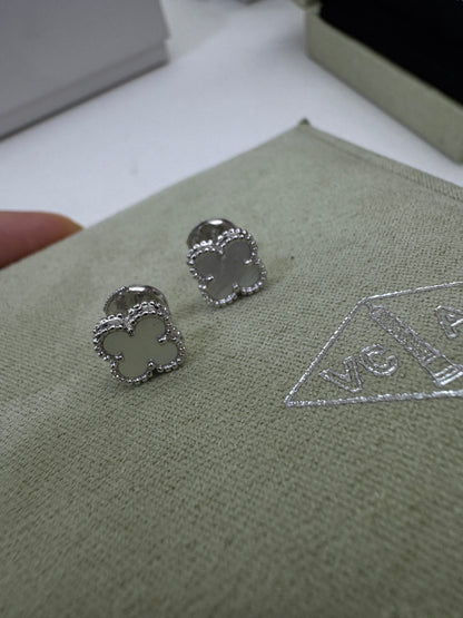 VCA Sweet Alhambra Earrings 白金色白貝母耳環
