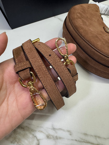 PRADA 半月包 麂皮棕色