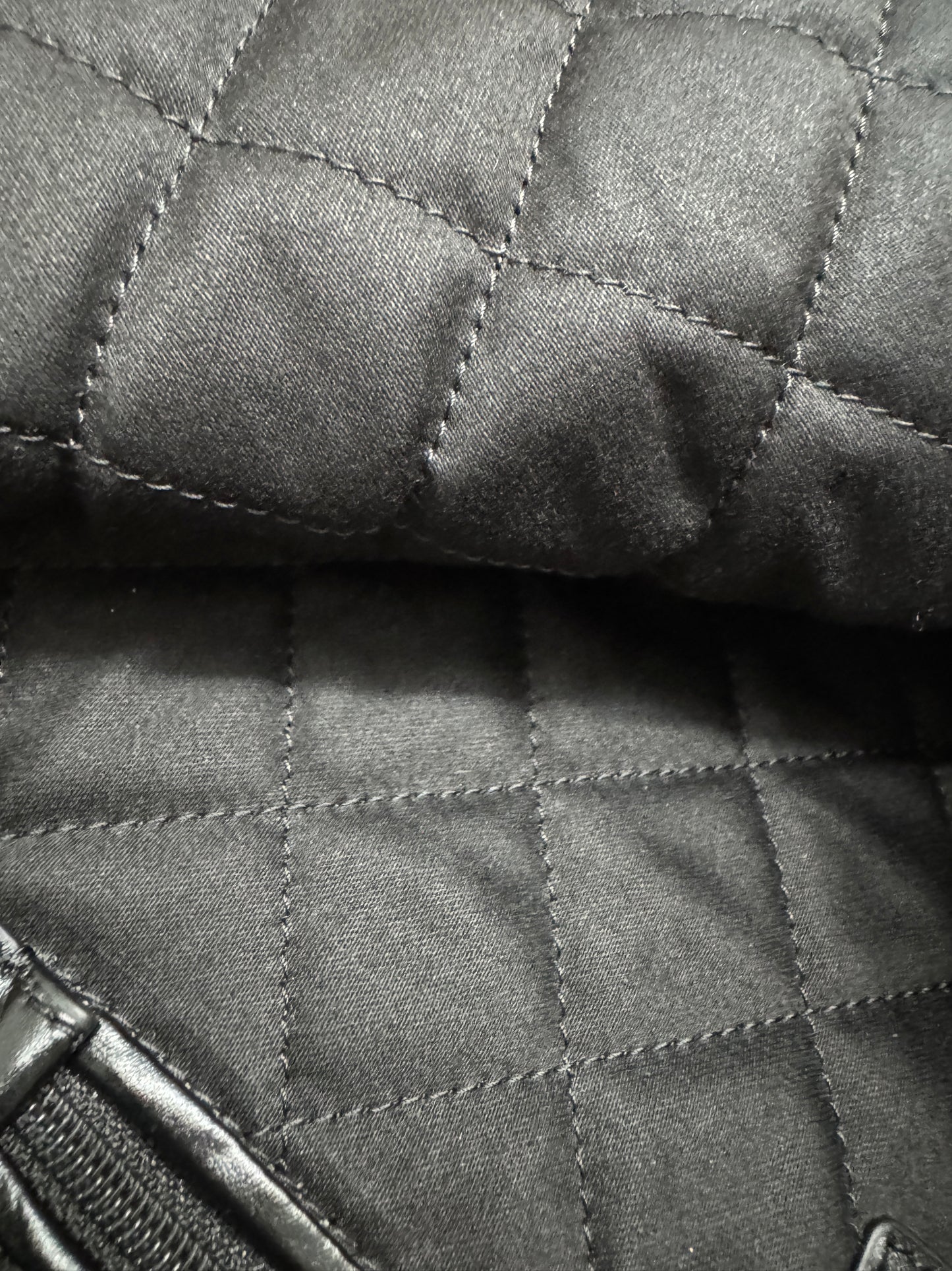 CHANEL 22 Bag Large So Black