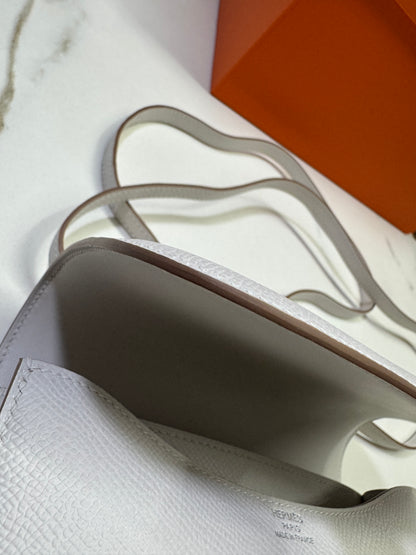 HERMES Mini Constance 奶灰色銀扣 Epsom M4 Gris Pale PHW