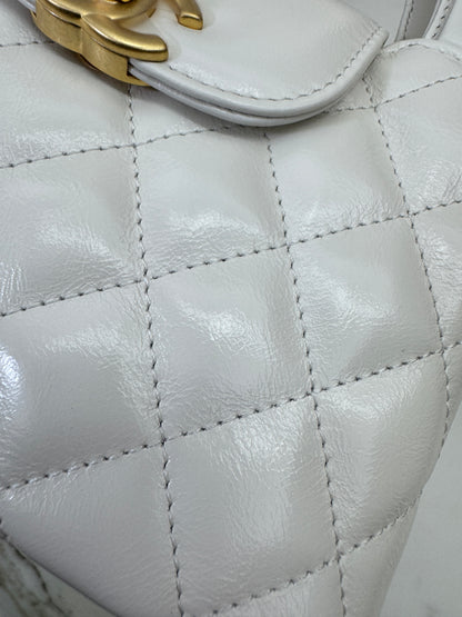 CHANEL Kelly 白色皺紋光面牛皮