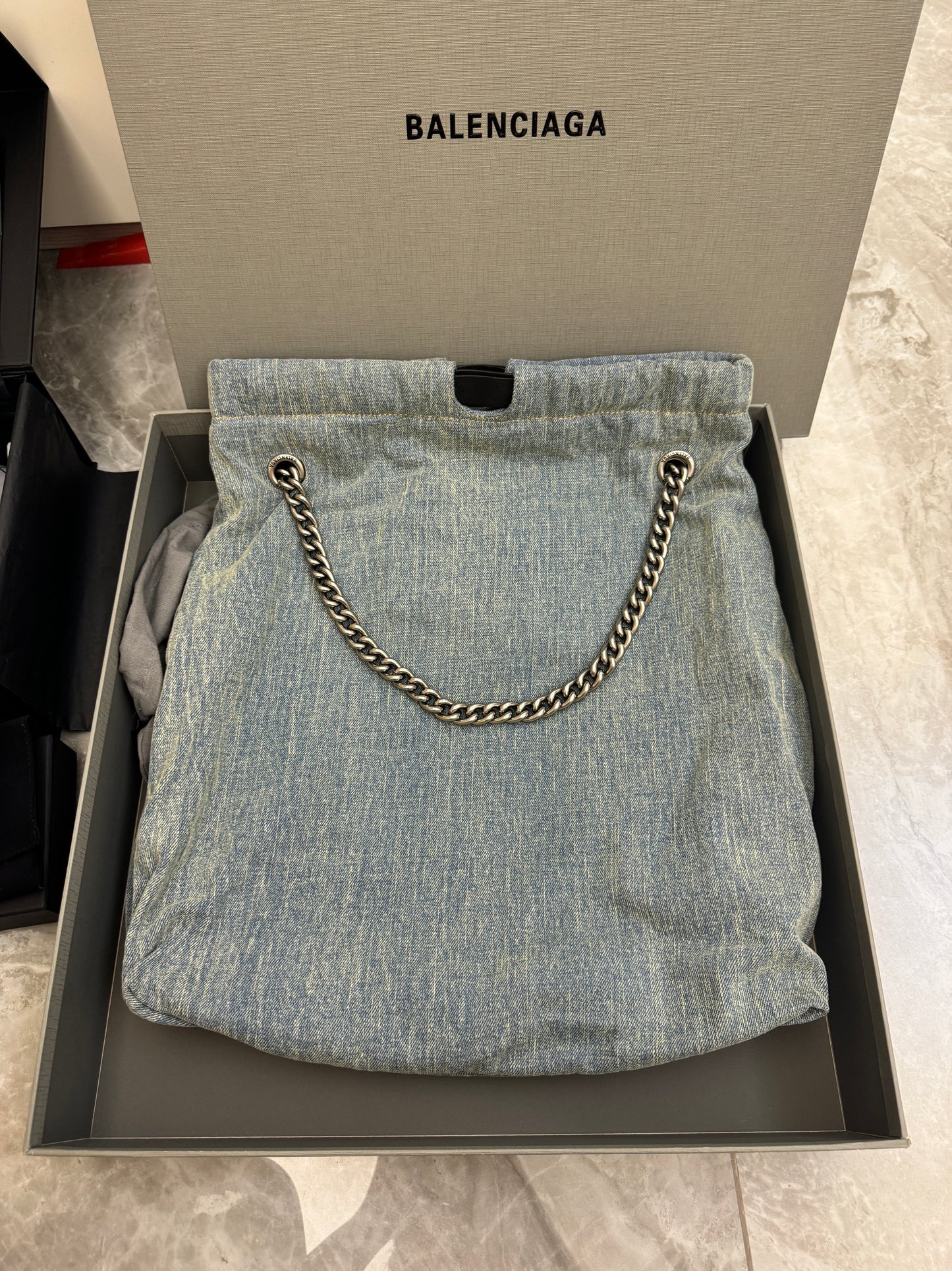 BALENCIAGA CRUSH 牛仔垃圾袋 Medium