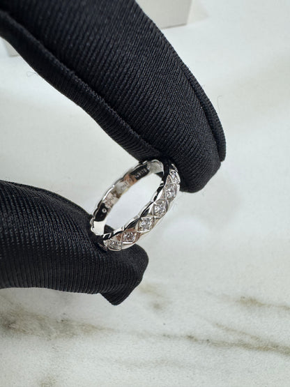 CHANEL Mini Coco Crush 間鑽白金色