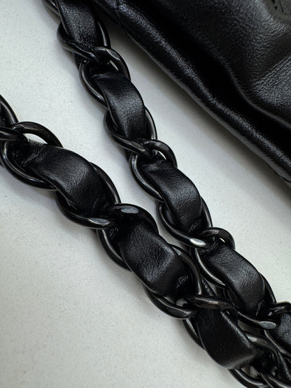 CHANEL 22Bag So Black Small