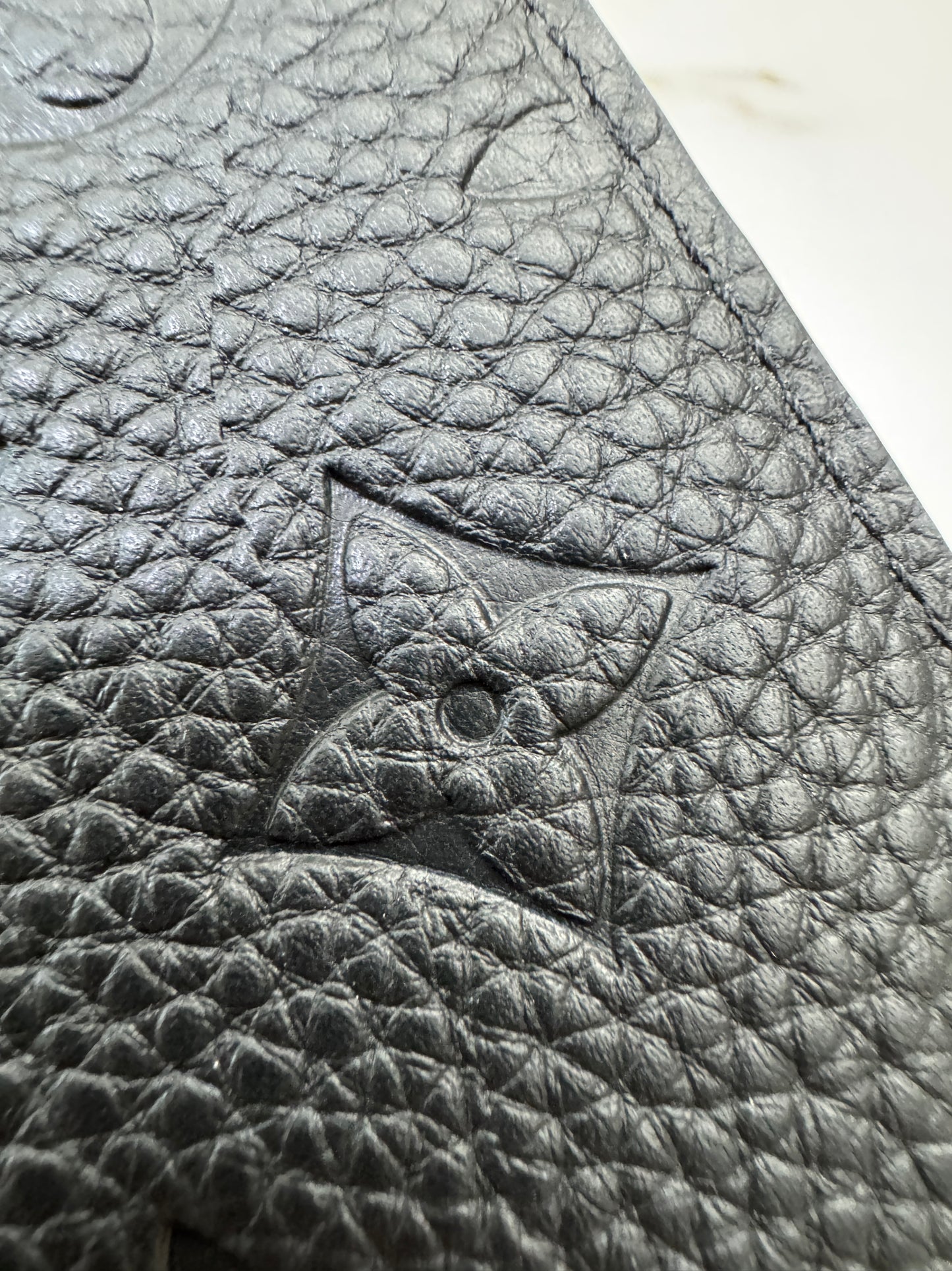 LV Multiple Wallet 黑色皮壓花