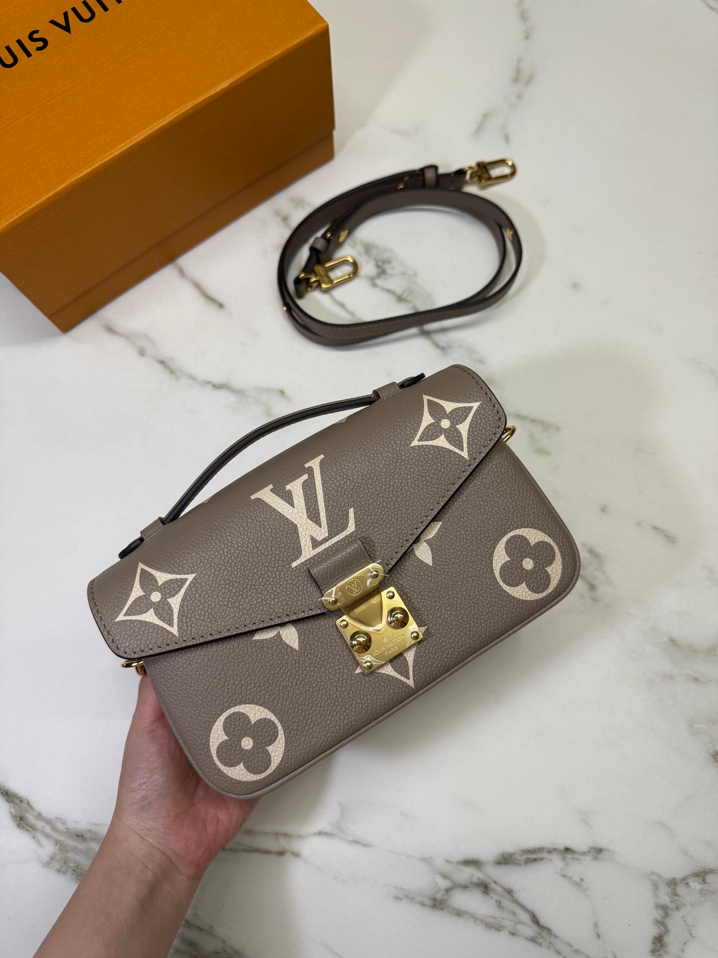 LV Pochette Metis 大象灰