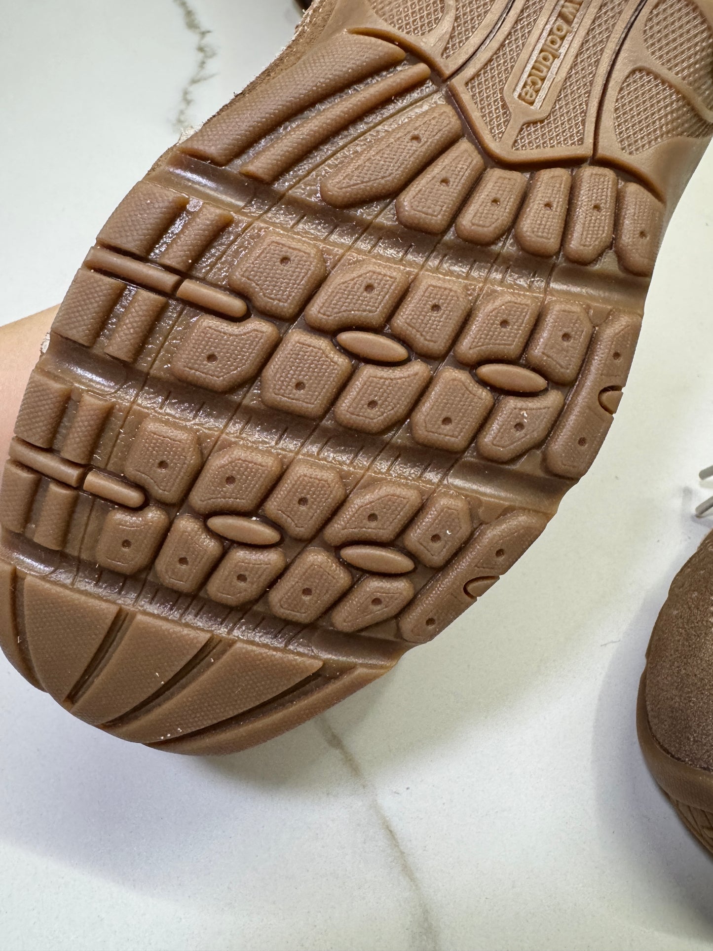 MIU MIU x NEW BALANCE 棕色猄皮軟底運動鞋