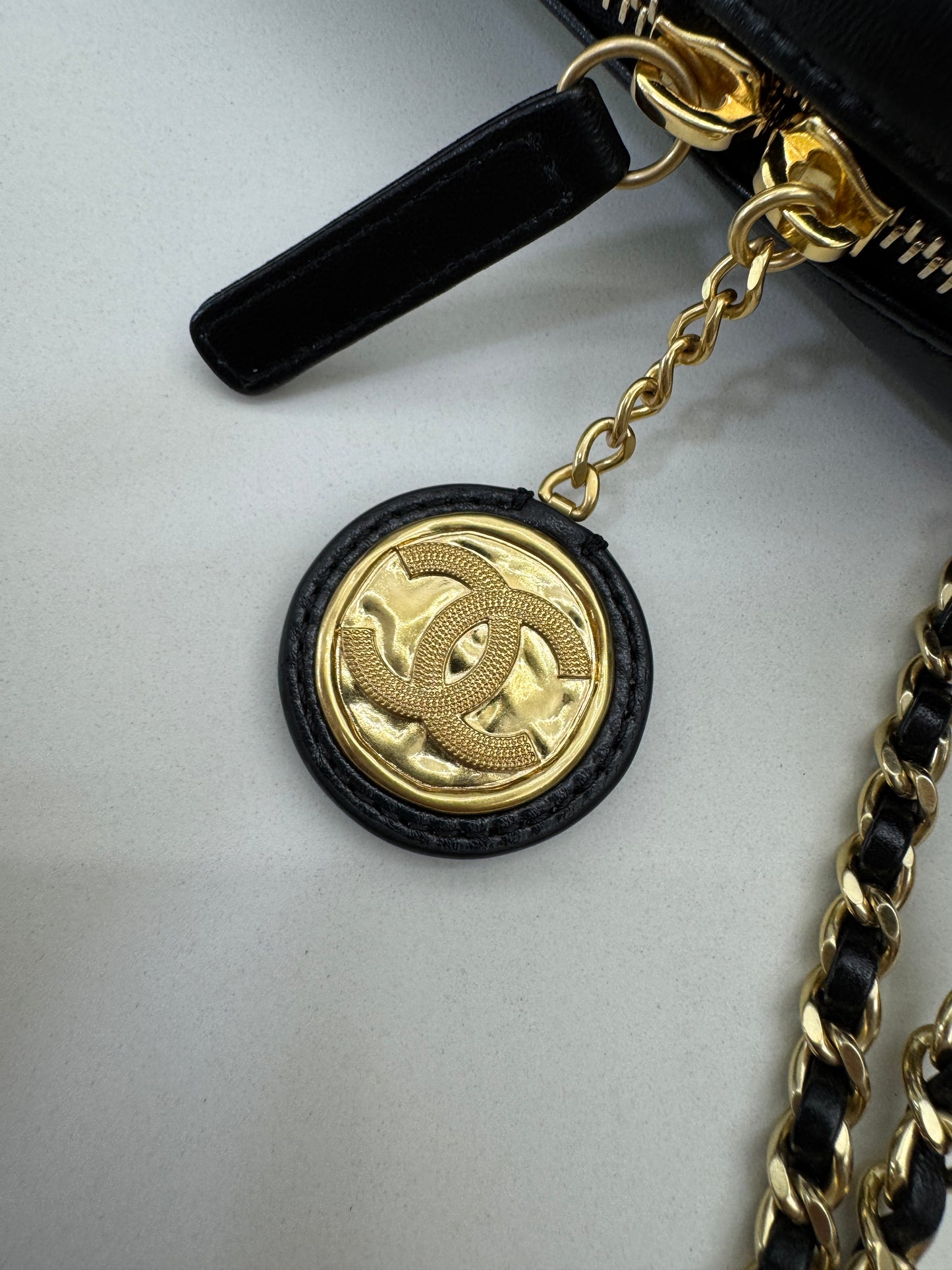 CHANEL 24K 金幣相機包 Medium