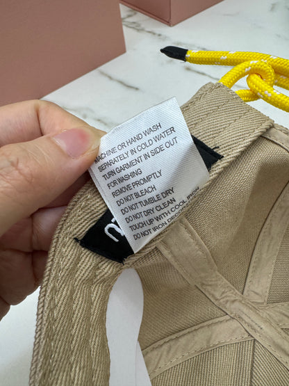 MIU MIU 軟頂鴨舌帽