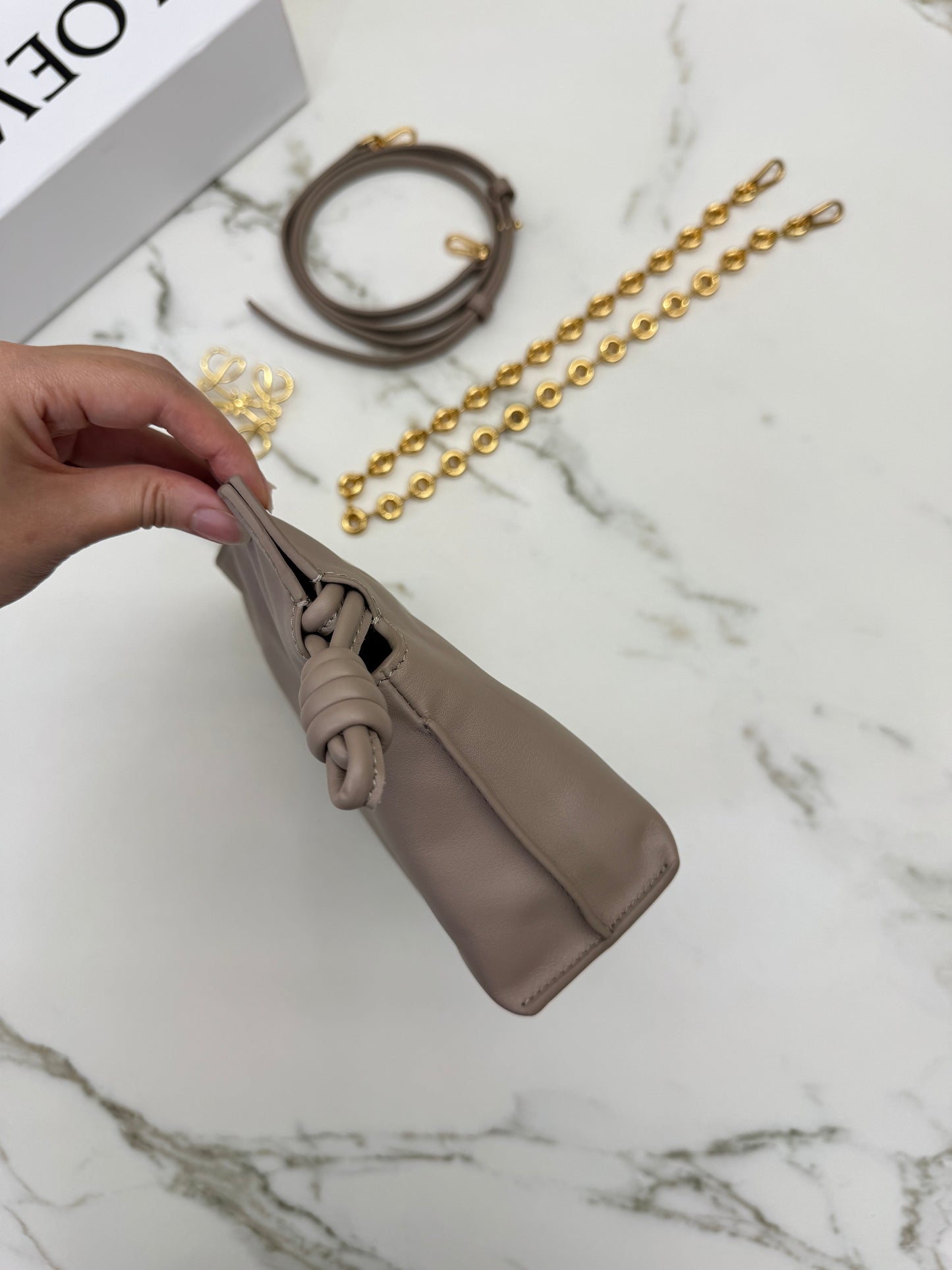 LOEWE Mini Flamenco Purse 沙色 Sand【另加胸針和甜甜圈鏈條】