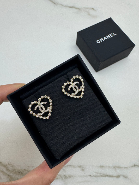 CHANEL 25P 淺金色心形鏤空耳環