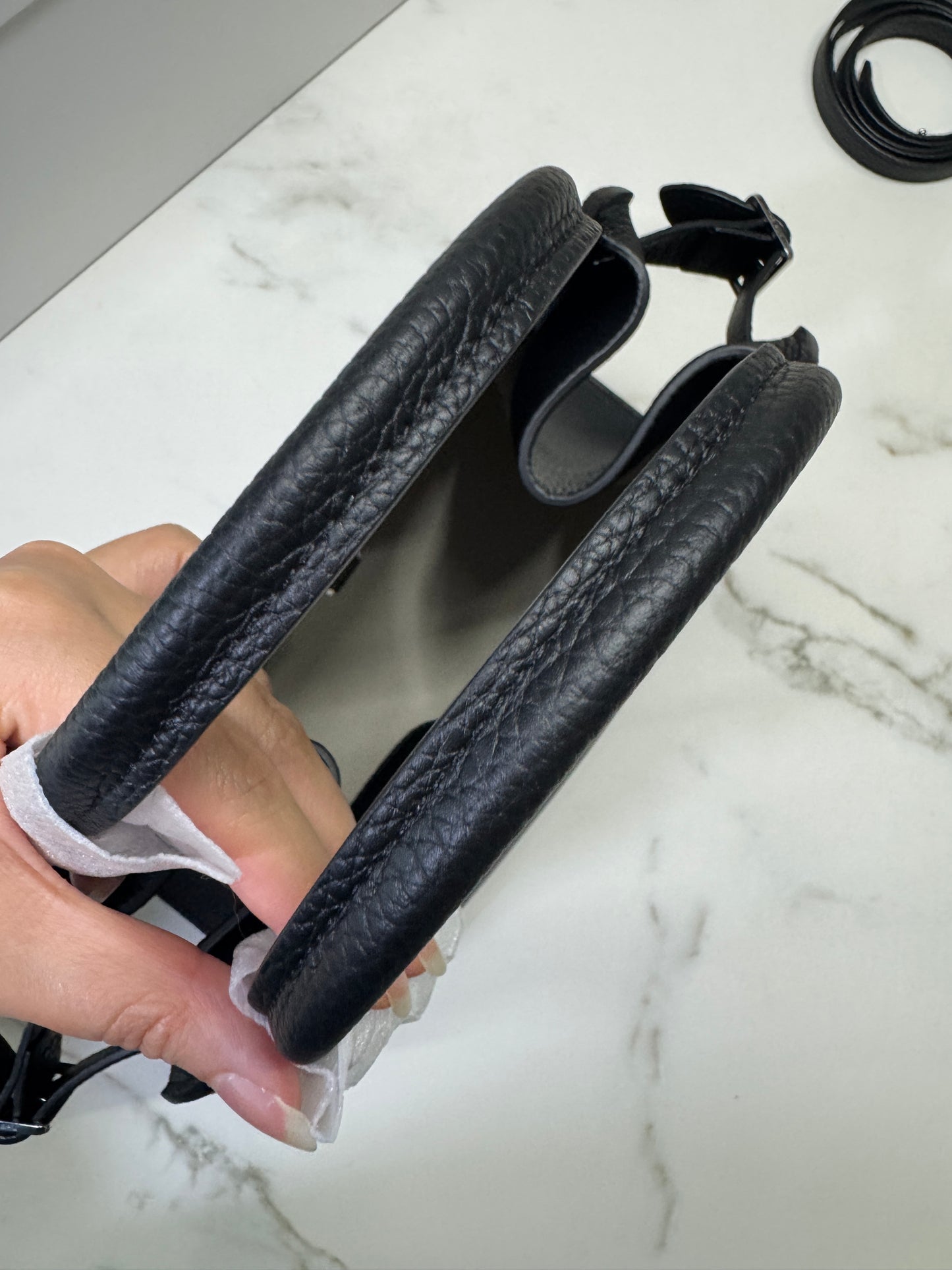 THE ROW Marguax 12 黑銀荔枝紋