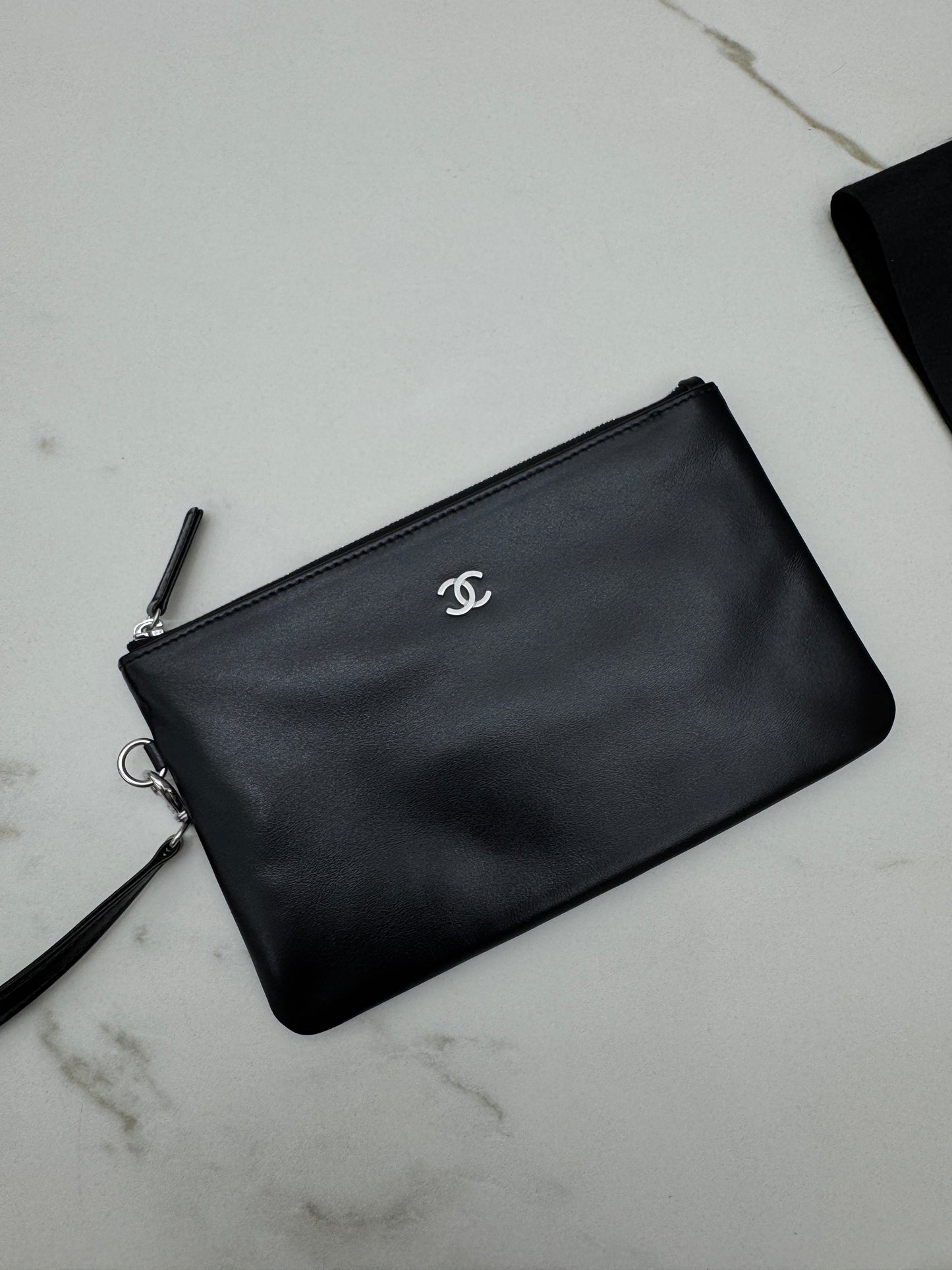 CHANEL 22Bag 黑銀 Medium